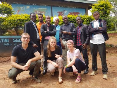 Schoolboard Shighatini Secondary School und Eckart Schwerin-Stiftung Team