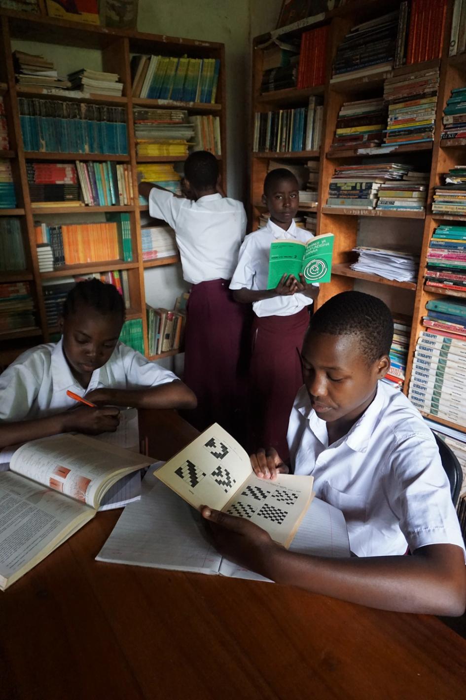 usangi_girls_secondary_school_bibliothek_2018_1.jpg Usangi Girls Secondary School Bibliothek alt